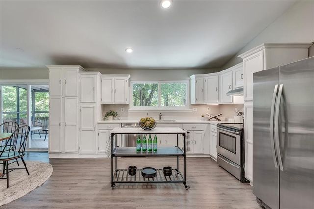 9665 Pine Thicket Way, Roswell, GA 30075