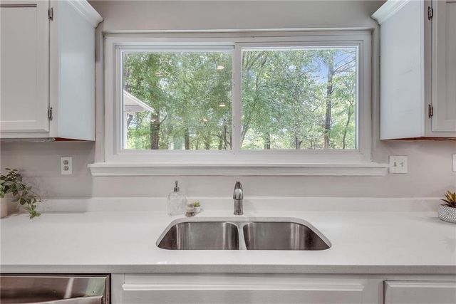9665 Pine Thicket Way, Roswell, GA 30075