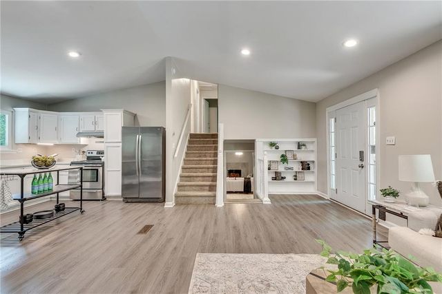 9665 Pine Thicket Way, Roswell, GA 30075