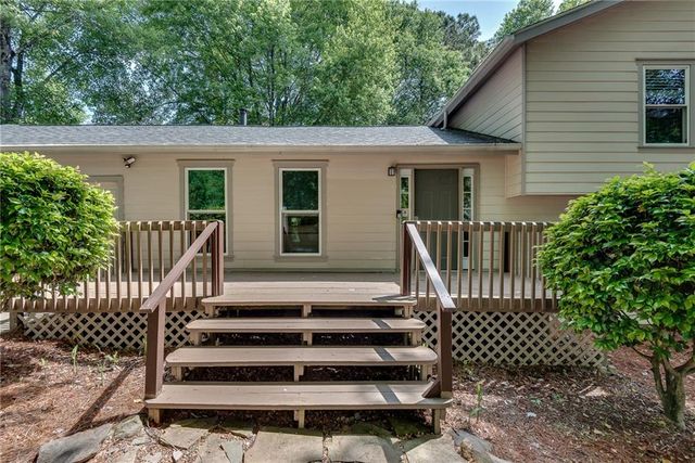 9665 Pine Thicket Way, Roswell, GA 30075