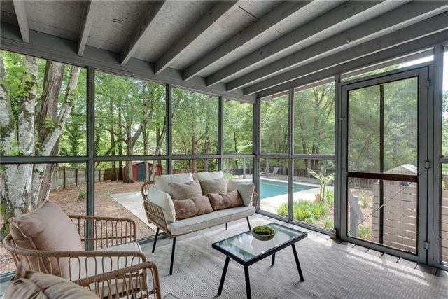 9665 Pine Thicket Way, Roswell, GA 30075