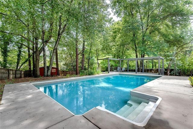 9665 Pine Thicket Way, Roswell, GA 30075