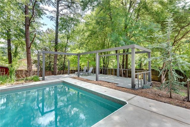 9665 Pine Thicket Way, Roswell, GA 30075