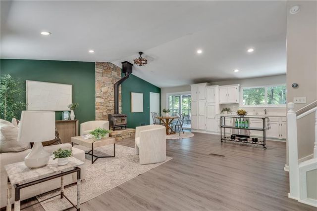 9665 Pine Thicket Way, Roswell, GA 30075