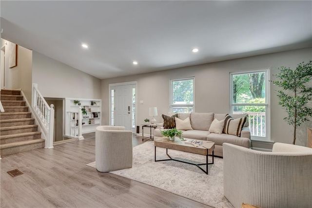 9665 Pine Thicket Way, Roswell, GA 30075