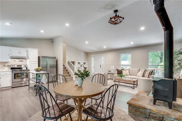 9665 Pine Thicket Way, Roswell, GA 30075