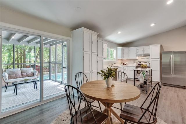 9665 Pine Thicket Way, Roswell, GA 30075