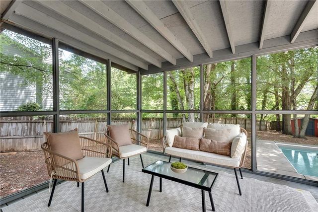 9665 Pine Thicket Way, Roswell, GA 30075