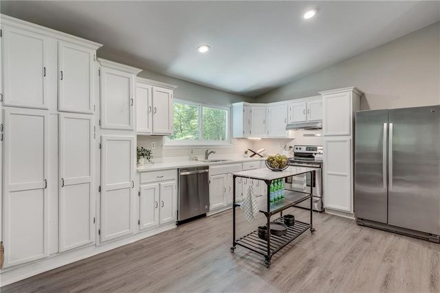 9665 Pine Thicket Way, Roswell, GA 30075
