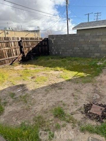 16366 Walnut, Hesperia, CA 92345