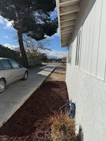 16366 Walnut, Hesperia, CA 92345