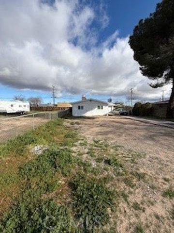 16366 Walnut, Hesperia, CA 92345