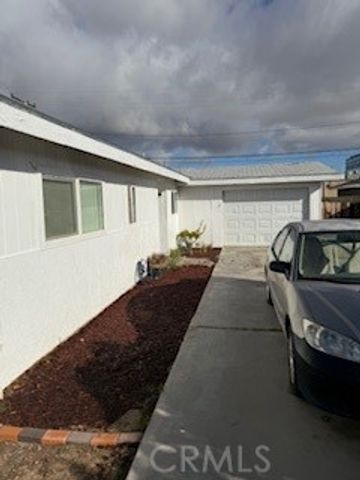 16366 Walnut, Hesperia, CA 92345