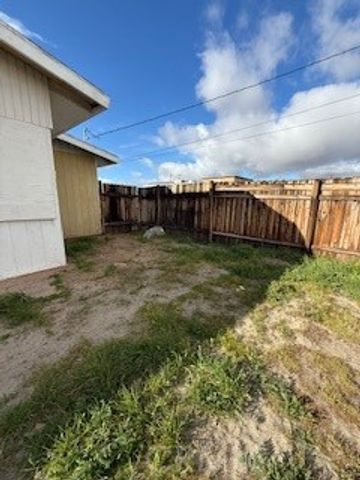 16366 Walnut, Hesperia, CA 92345