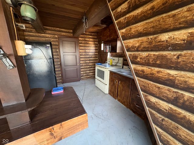 6155 Private Road 1125 N, Poland, IN 47868