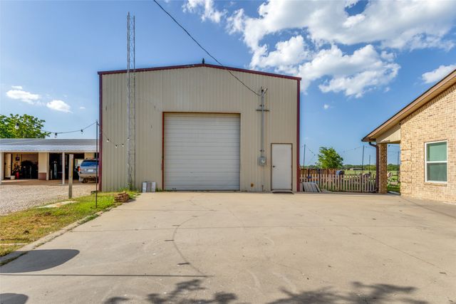 1590 Farm Road 2352, Sumner, TX 75486