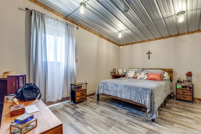 1590 Farm Road 2352, Sumner, TX 75486