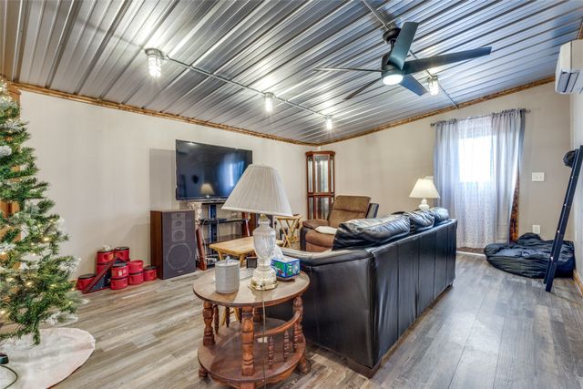 1590 Farm Road 2352, Sumner, TX 75486