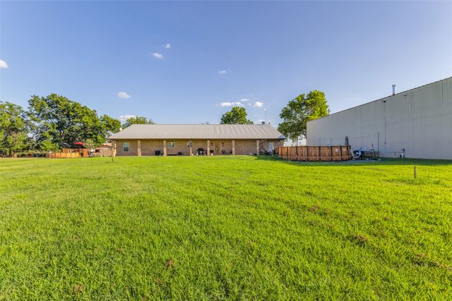 1590 Farm Road 2352, Sumner, TX 75486