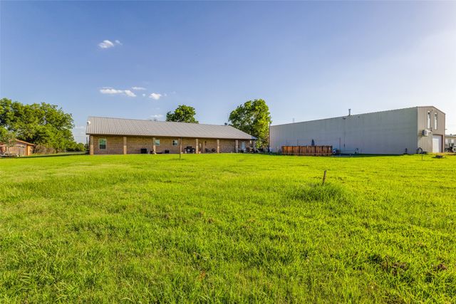 1590 Farm Road 2352, Sumner, TX 75486