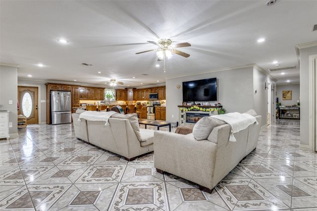 1590 Farm Road 2352, Sumner, TX 75486