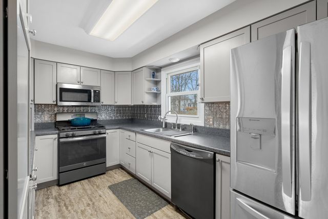 1517 Royal Oak Avenue, Portage City, MI 49024