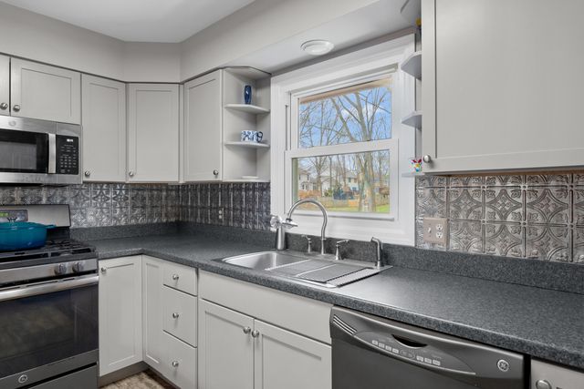 1517 Royal Oak Avenue, Portage City, MI 49024