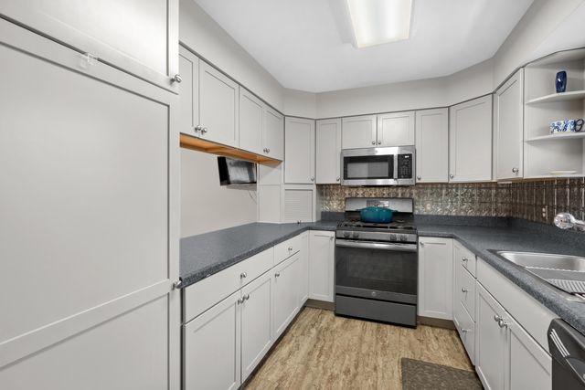 1517 Royal Oak Avenue, Portage City, MI 49024