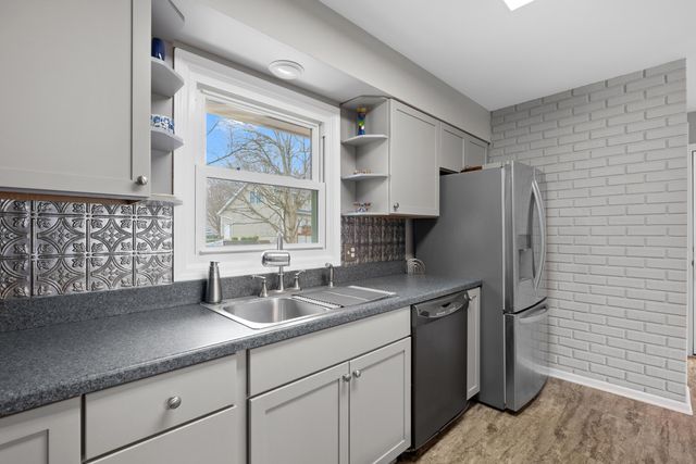 1517 Royal Oak Avenue, Portage City, MI 49024