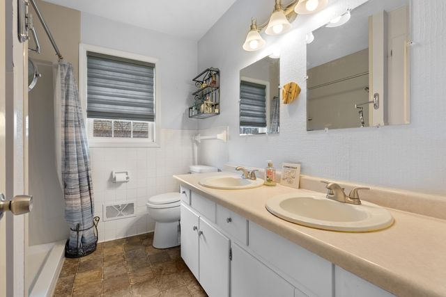 1517 Royal Oak Avenue, Portage City, MI 49024