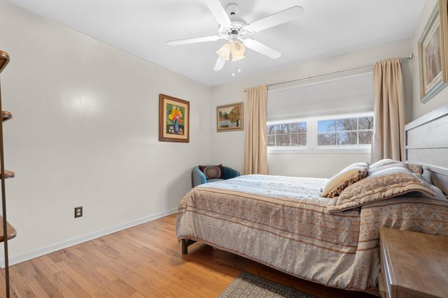 1517 Royal Oak Avenue, Portage City, MI 49024