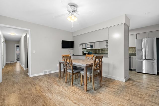 1517 Royal Oak Avenue, Portage City, MI 49024