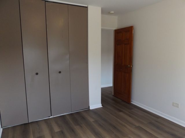 710 W Huntington Commons Road 2B, Mount Prospect, IL 60056