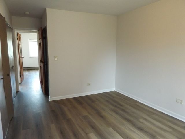 710 W Huntington Commons Road 2B, Mount Prospect, IL 60056