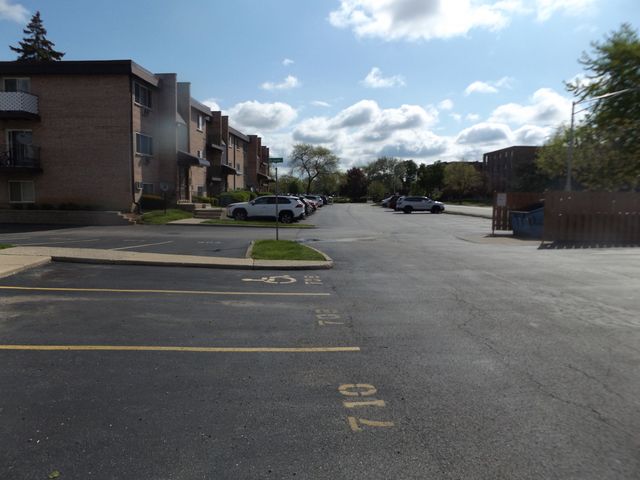 710 W Huntington Commons Road 2B, Mount Prospect, IL 60056
