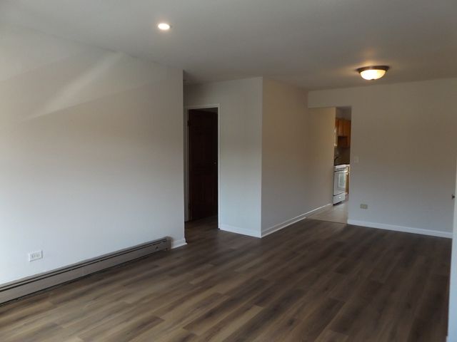 710 W Huntington Commons Road 2B, Mount Prospect, IL 60056