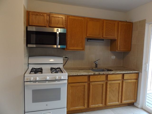 710 W Huntington Commons Road 2B, Mount Prospect, IL 60056