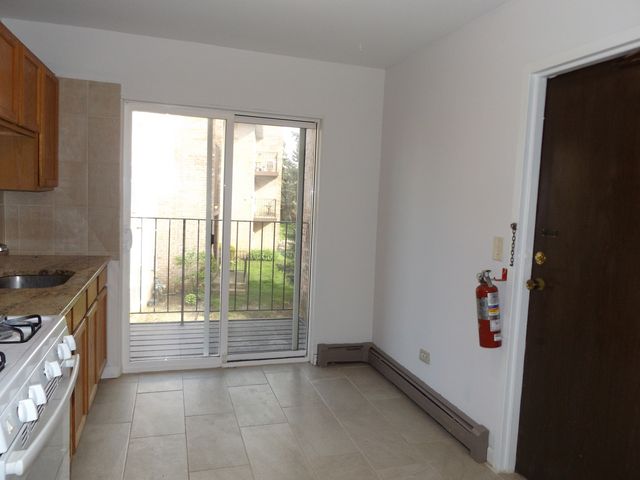710 W Huntington Commons Road 2B, Mount Prospect, IL 60056
