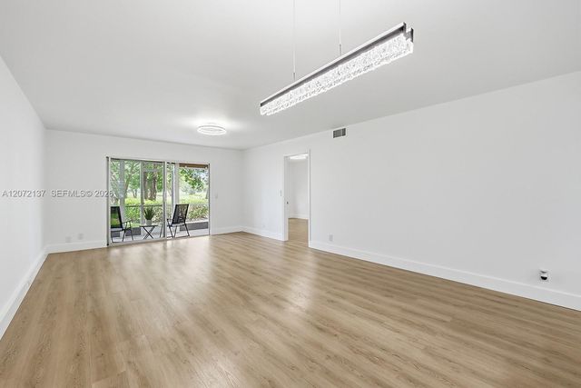 300 SW 130th Terrace 110B, Pembroke Pines, FL 33027
