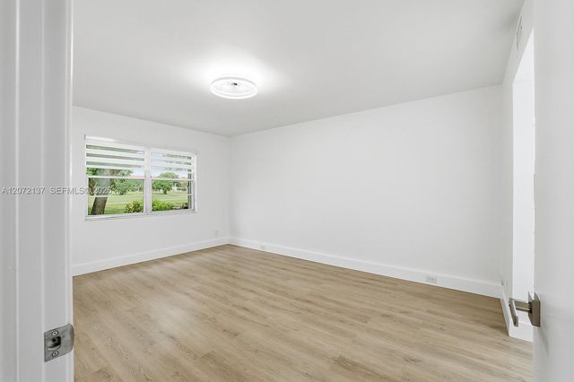 300 SW 130th Terrace 110B, Pembroke Pines, FL 33027