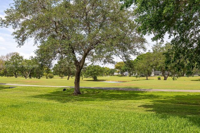 300 SW 130th Terrace 110B, Pembroke Pines, FL 33027