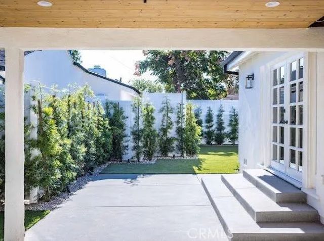 13220 Otsego St, Sherman Oaks, CA 91423