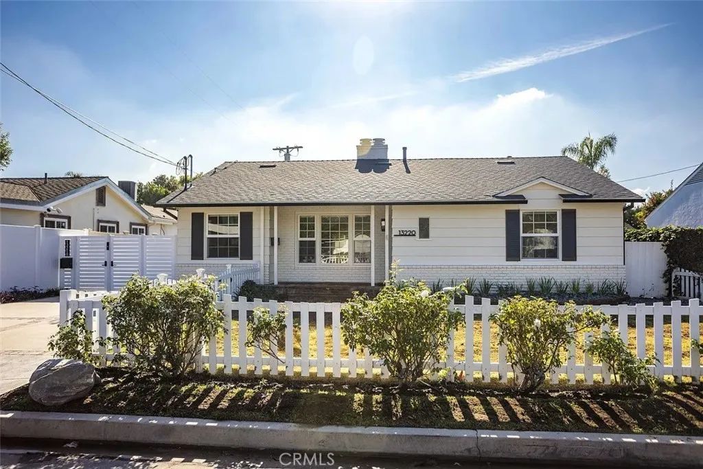13220 Otsego St, Sherman Oaks, CA 91423