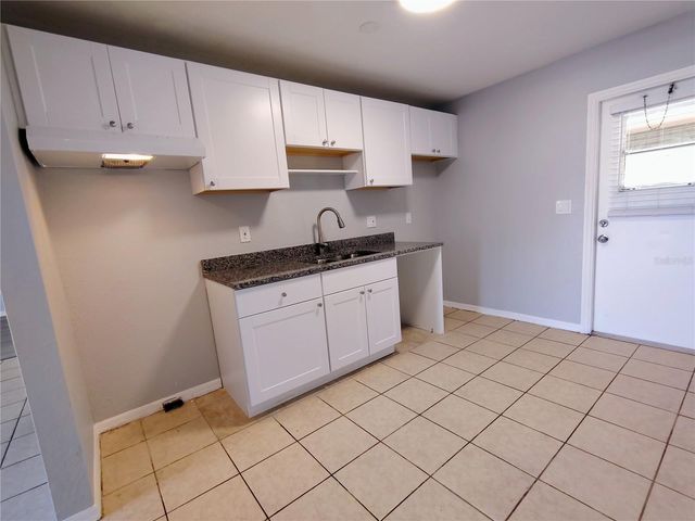 9435 LYNN LANE B, Seminole, FL 33777