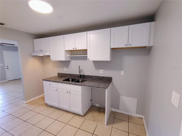 9435 LYNN LANE B, Seminole, FL 33777