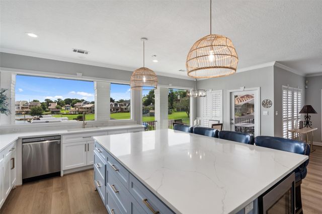 204 April Waters Drive N, Montgomery, TX 77356