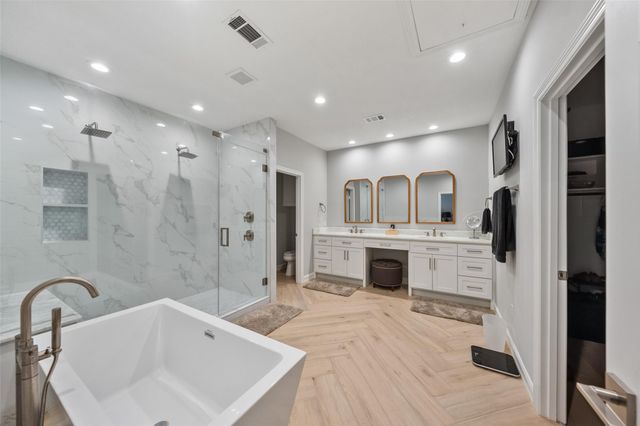 204 April Waters Drive N, Montgomery, TX 77356