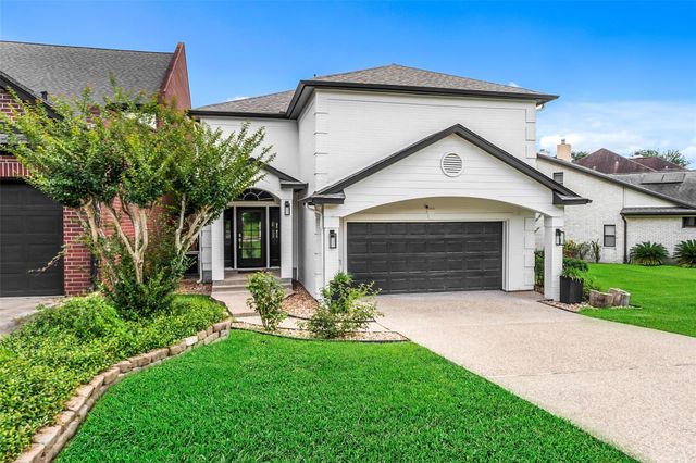 204 April Waters Drive N, Montgomery, TX 77356