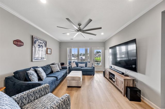 204 April Waters Drive N, Montgomery, TX 77356