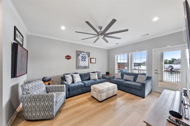 204 April Waters Drive N, Montgomery, TX 77356